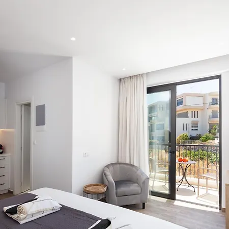 Rea Aparthotel 3*
